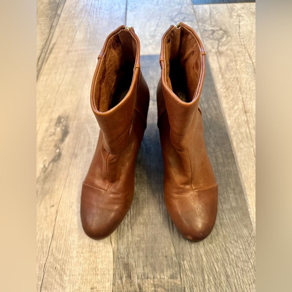 Vince Camuto Fall Ankle Boot Gorgeous Medium Brown Soft Leather W/ Chunky Heel - Picture 12 of 15